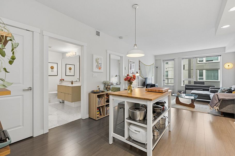 301 277 W 1st Street North Vancouver, BC - 11