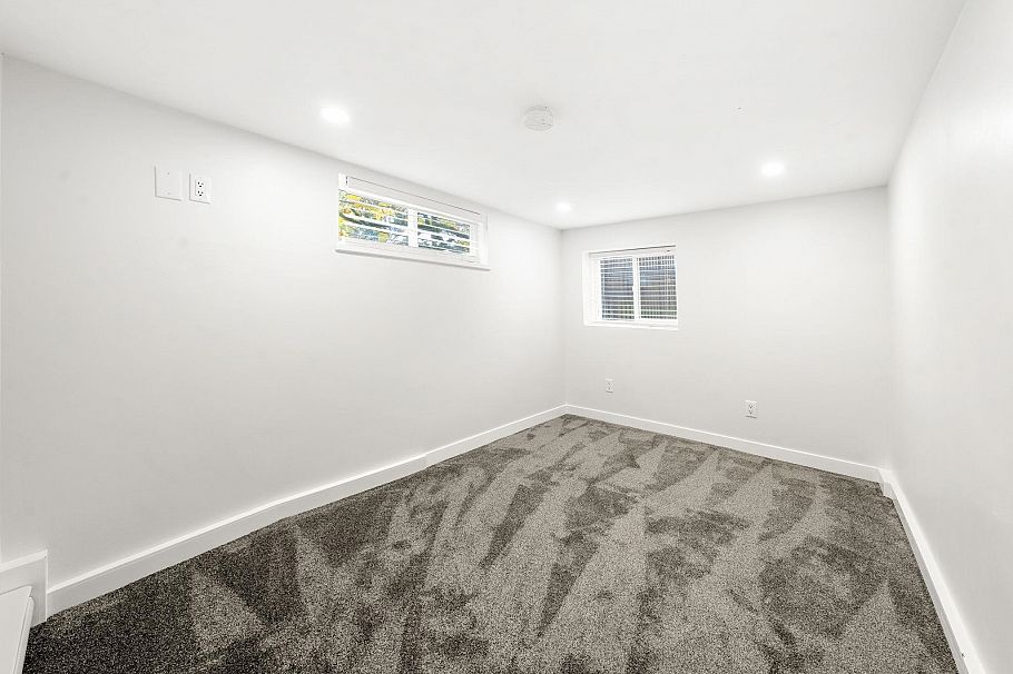 612 E 4th Street North Vancouver, BC - 32