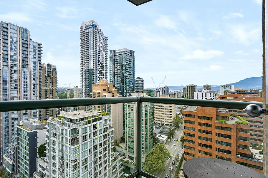 2401 1188 Howe Street Vancouver, BC - 27