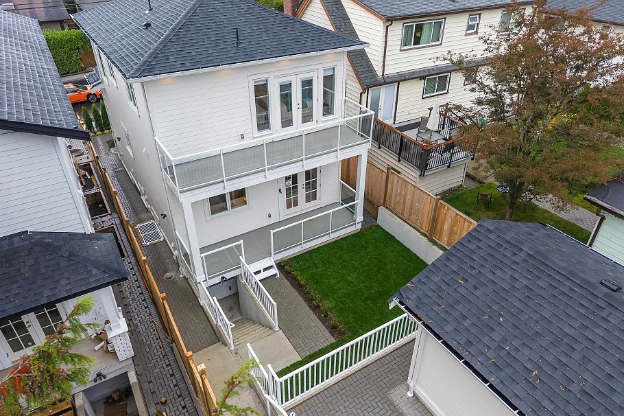 2008 Westview Drive North Vancouver, BC - 30