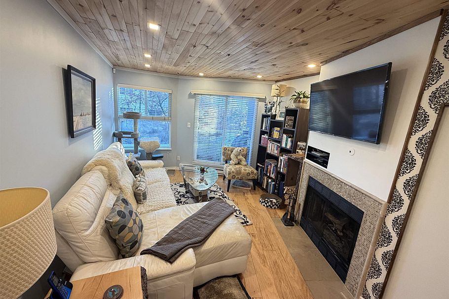C 733 W 16th Avenue Vancouver, BC - 9