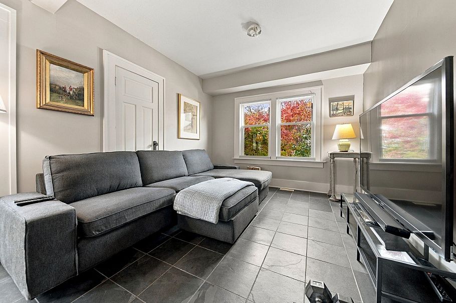 2071 W 44th Avenue Vancouver, BC - 13