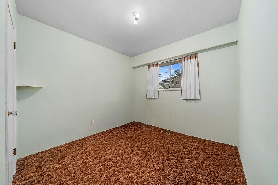 3115 E 49 Avenue Vancouver, BC - 25