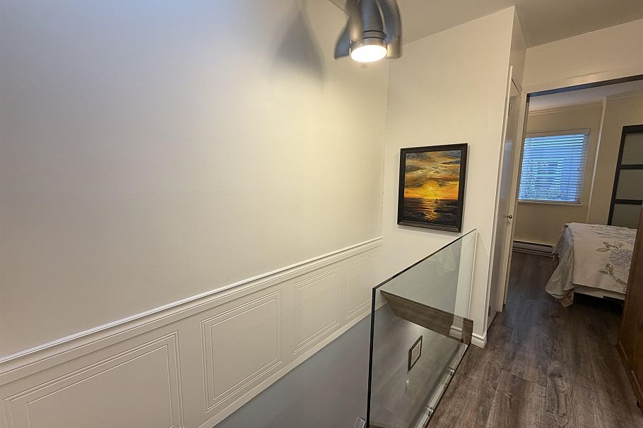 C 733 W 16th Avenue Vancouver, BC - 35