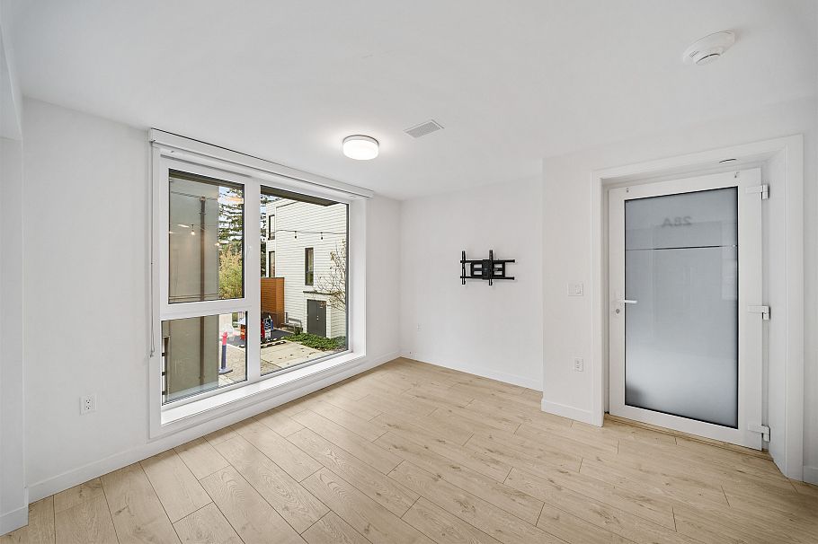 28 720 E 3rd Street North Vancouver, BC - 17