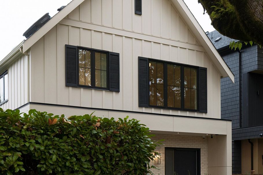 2 3351 W 13th Avenue Vancouver, BC - 1