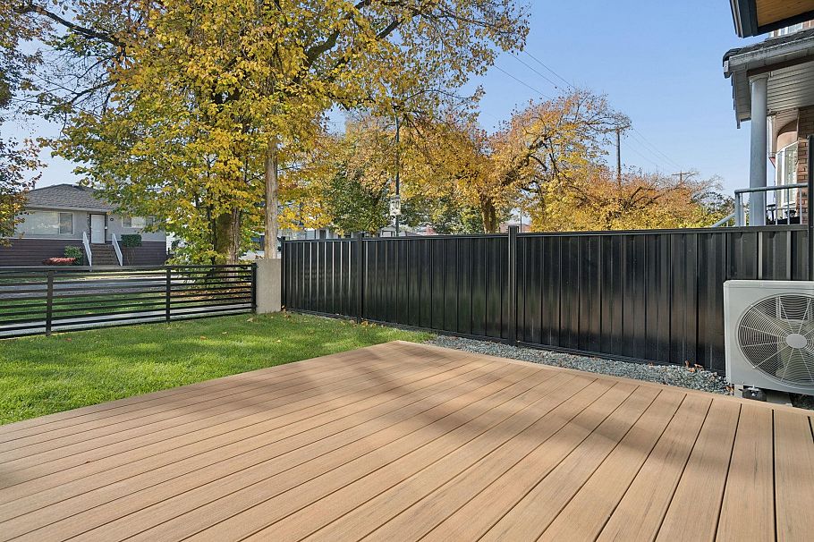 1 2897 E 45th Avenue Vancouver, BC - 26
