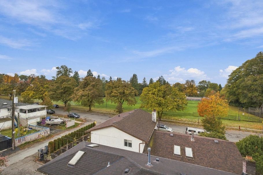 2 3018 E 19th Avenue Vancouver, BC - 30
