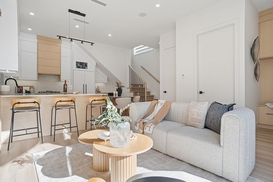1 2897 E 45th Avenue Vancouver, BC - 8