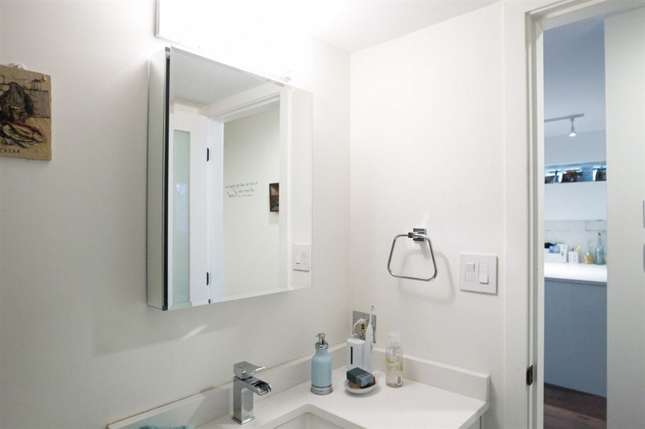 2 3250 W 4th Avenue Vancouver, BC - 5