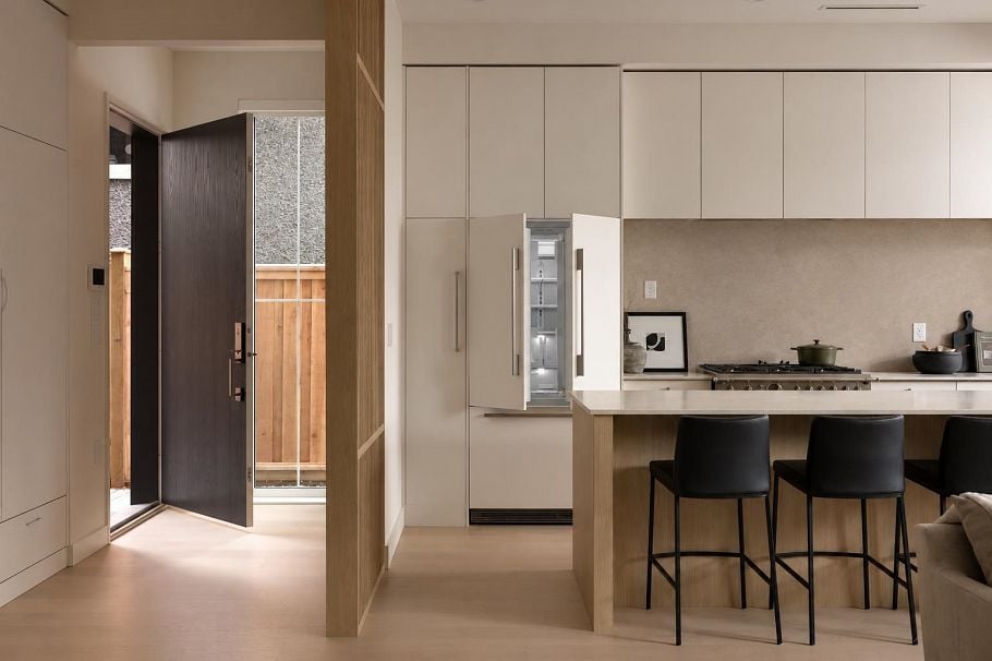 2 3351 W 13th Avenue Vancouver, BC - 3
