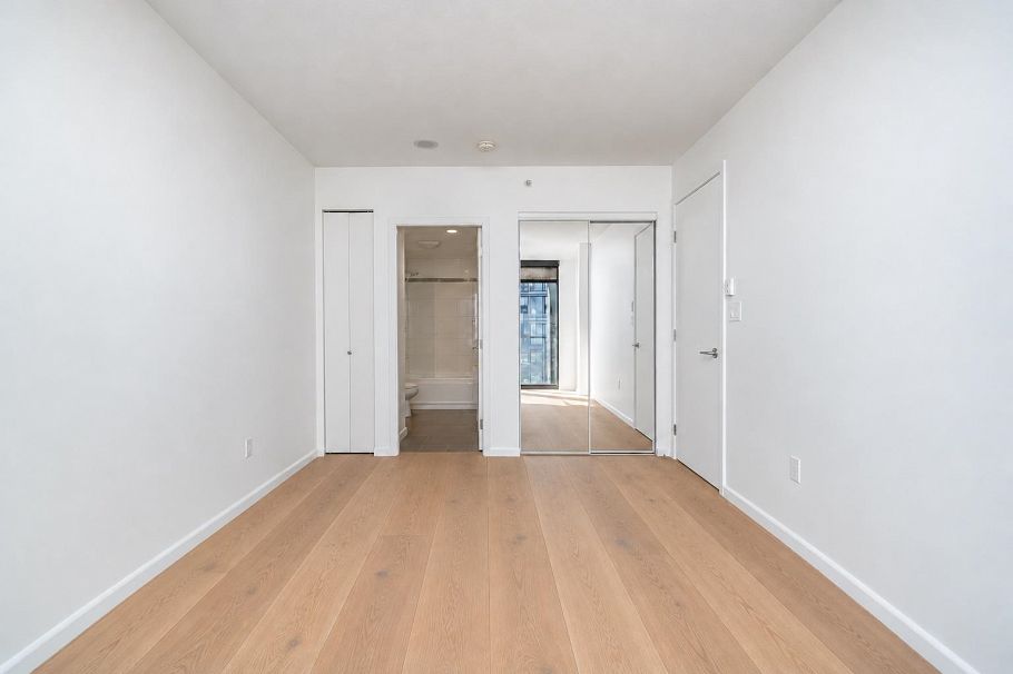 1004 170 W 1st Street North Vancouver, BC - 18
