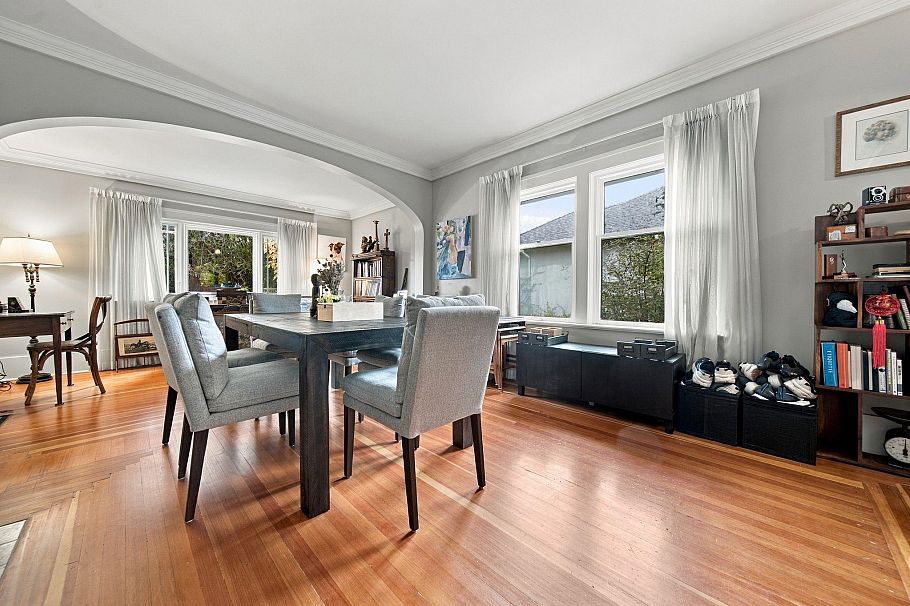 2071 W 44th Avenue Vancouver, BC - 3