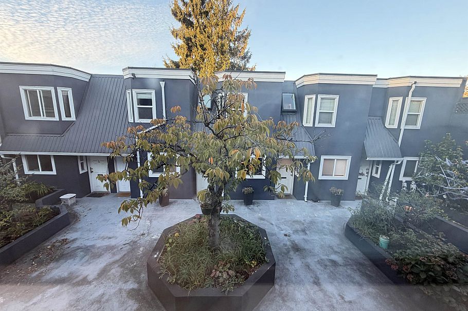 C 733 W 16th Avenue Vancouver, BC - 39