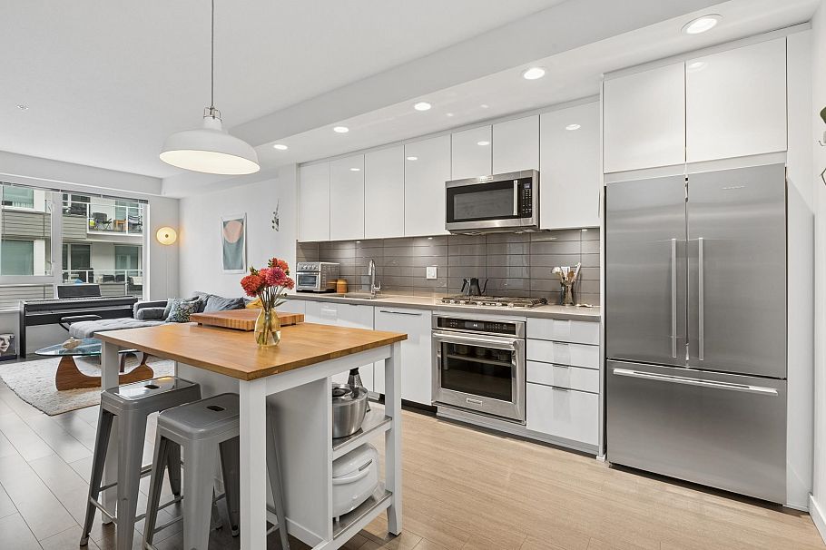 301 277 W 1st Street North Vancouver, BC - 9