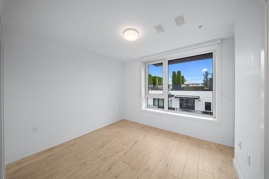 28 720 E 3rd Street North Vancouver, BC - 13