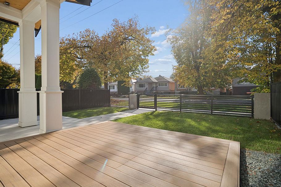 1 2897 E 45th Avenue Vancouver, BC - 25