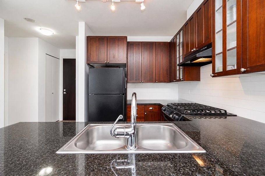 1004 170 W 1st Street North Vancouver, BC - 7