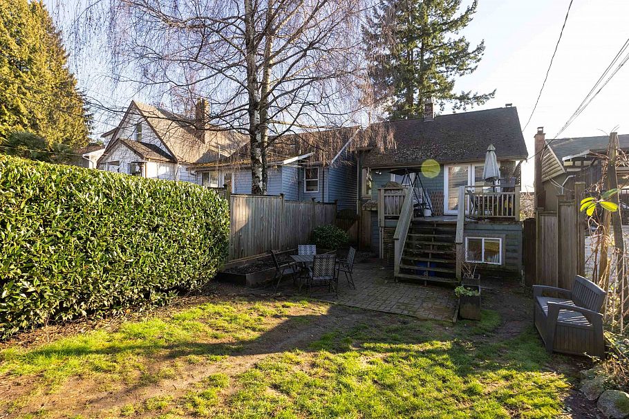 612 E 4th Street North Vancouver, BC - 35