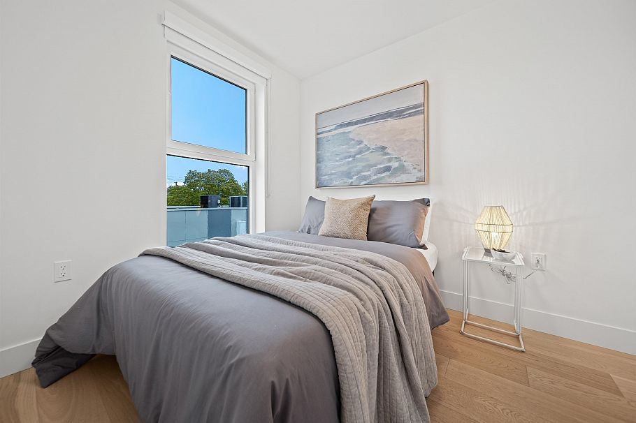 140 W Woodstock Avenue Vancouver, BC - 27