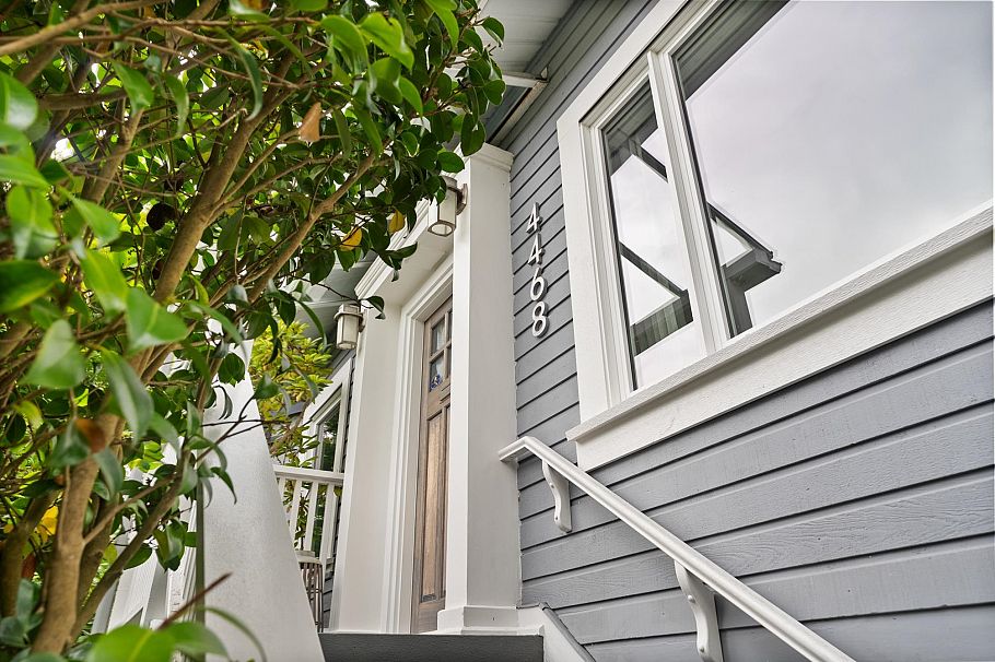 4468 W 14th Avenue Vancouver, BC - 3
