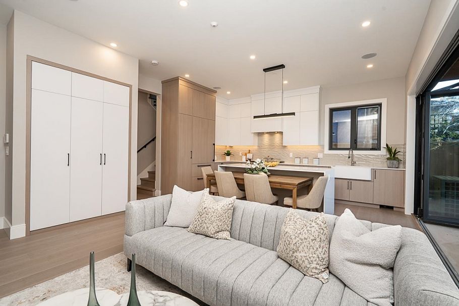 2 4579 W 11th Ave Avenue Vancouver, BC - 5