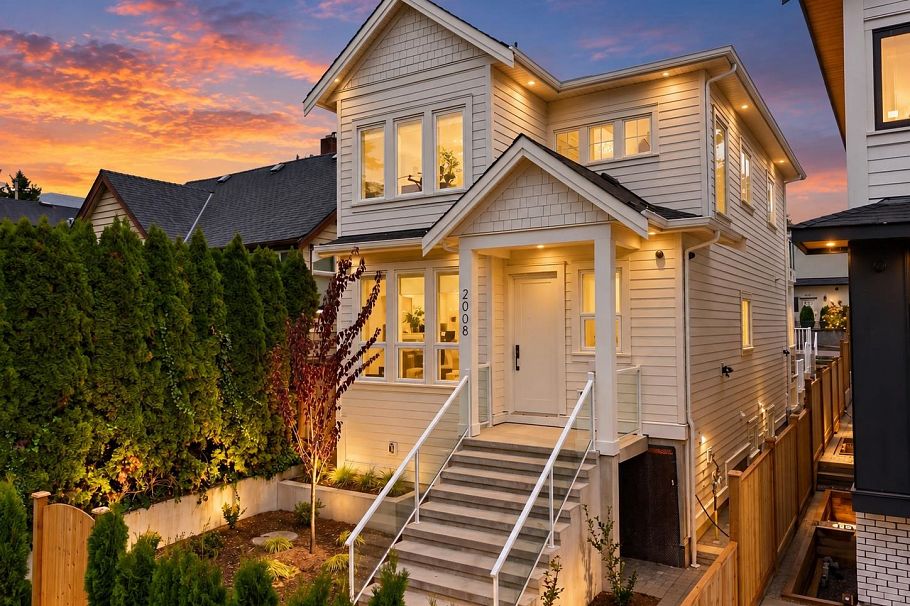 2008 Westview Drive North Vancouver, BC - 1