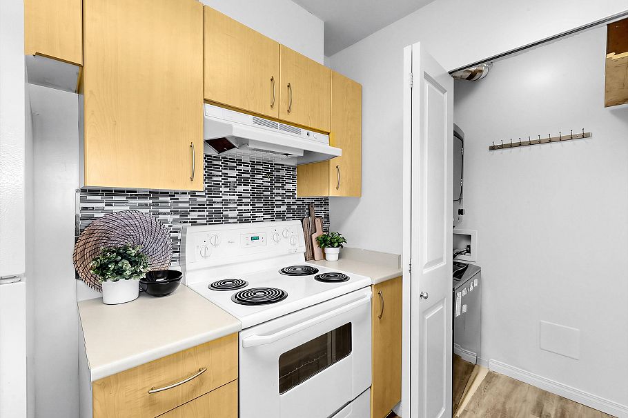 1001 3588 Crowley Drive Vancouver, BC - 17