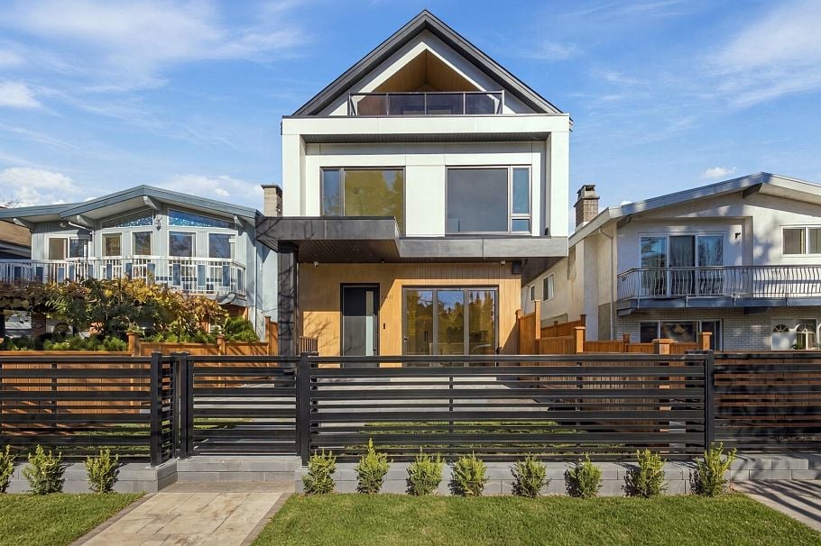 2 841 E 39th Avenue Vancouver, BC - 1