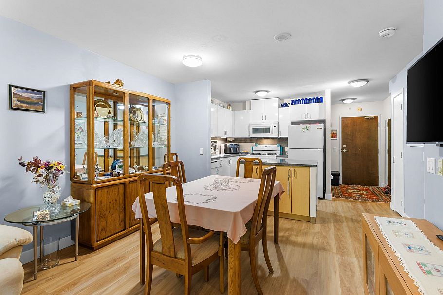 205 175 W 1st Street North Vancouver, BC - 8