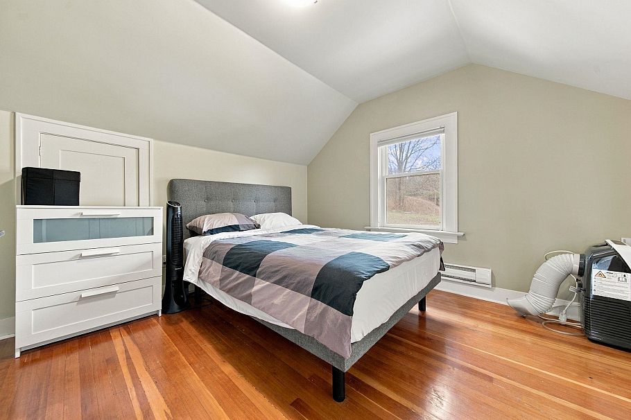2071 W 44th Avenue Vancouver, BC - 23