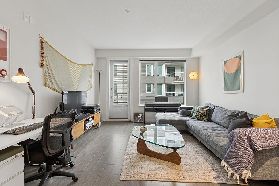 301 277 W 1st Street North Vancouver, BC - 4