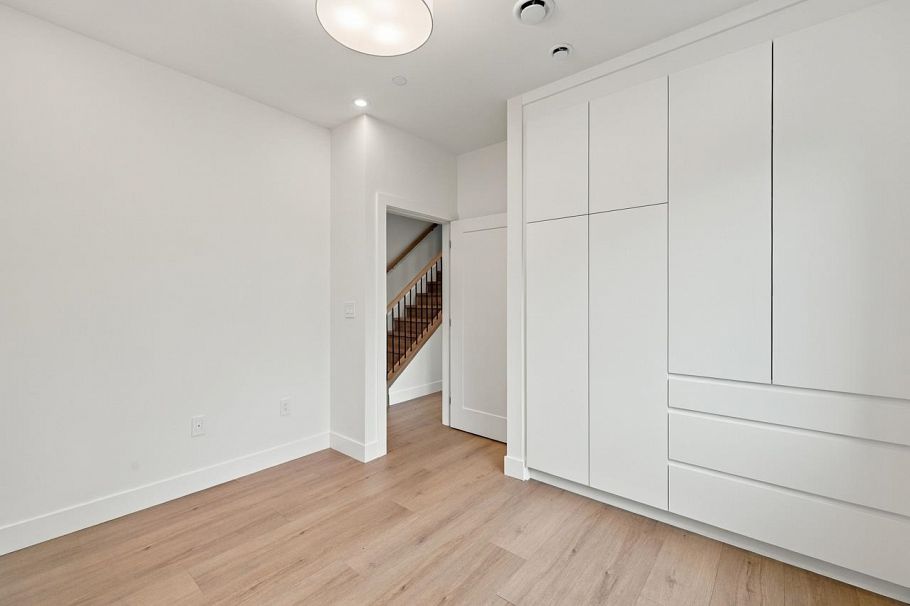 2 3018 E 19th Avenue Vancouver, BC - 16
