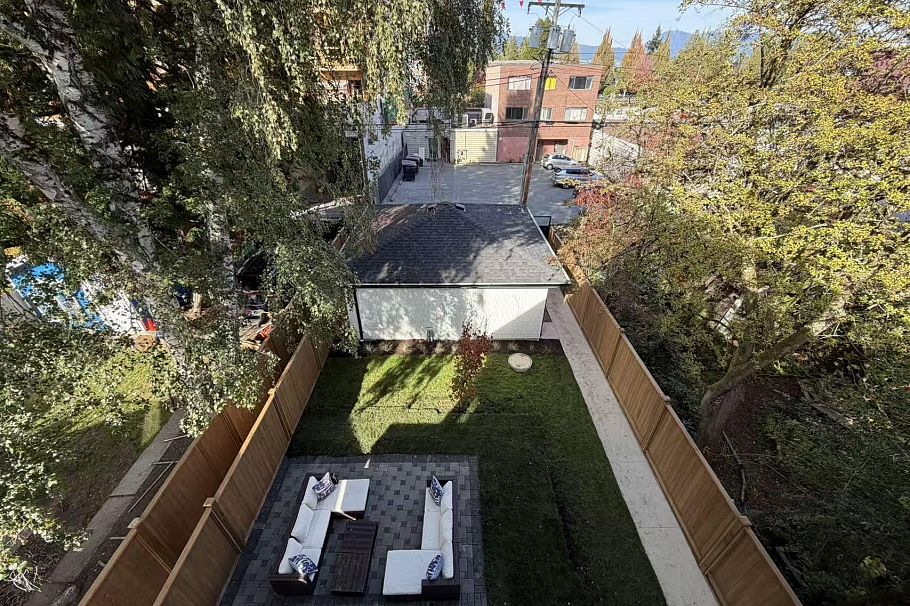 2 4579 W 11th Ave Avenue Vancouver, BC - 36