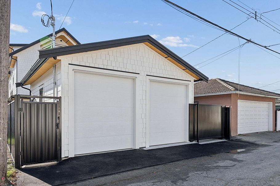 1 2897 E 45th Avenue Vancouver, BC - 27