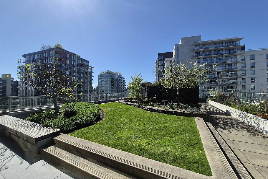 1402 1661 Quebec Street Vancouver, BC - 16