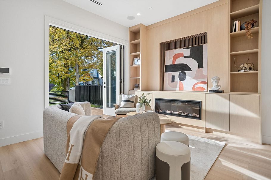 1 2897 E 45th Avenue Vancouver, BC - 4