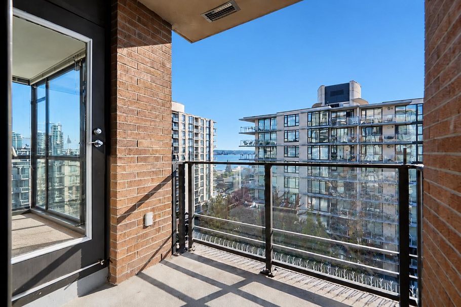 1004 170 W 1st Street North Vancouver, BC - 21