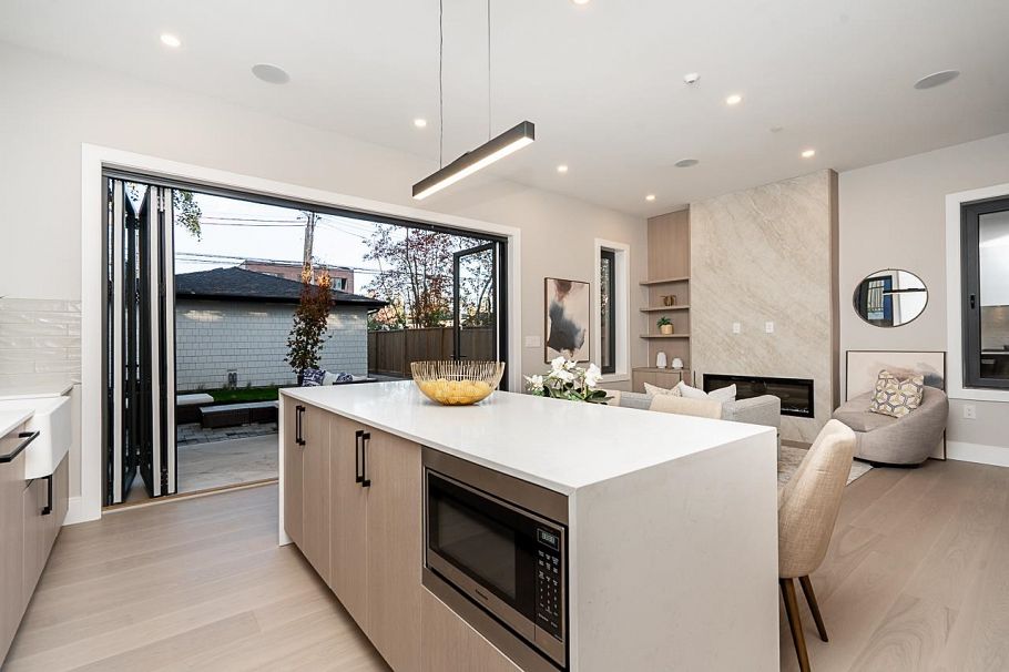 2 4579 W 11th Ave Avenue Vancouver, BC - 11