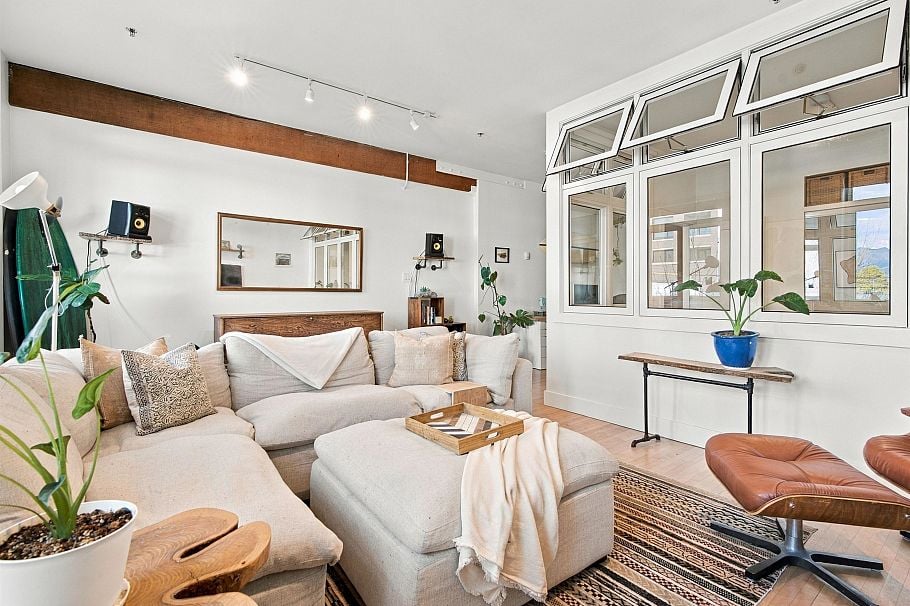 202 2556 E Hastings Street Vancouver, BC - 3