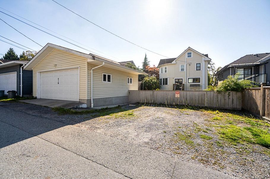 416 W 6th Street North Vancouver, BC - 35