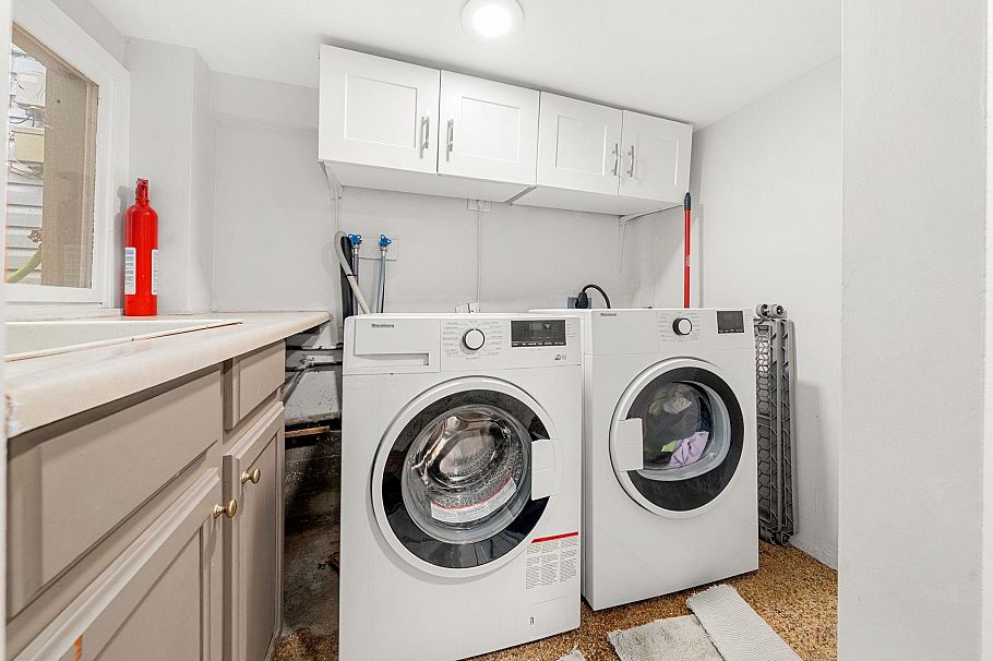 612 E 4th Street North Vancouver, BC - 34