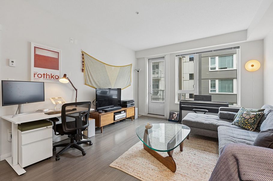301 277 W 1st Street North Vancouver, BC - 3