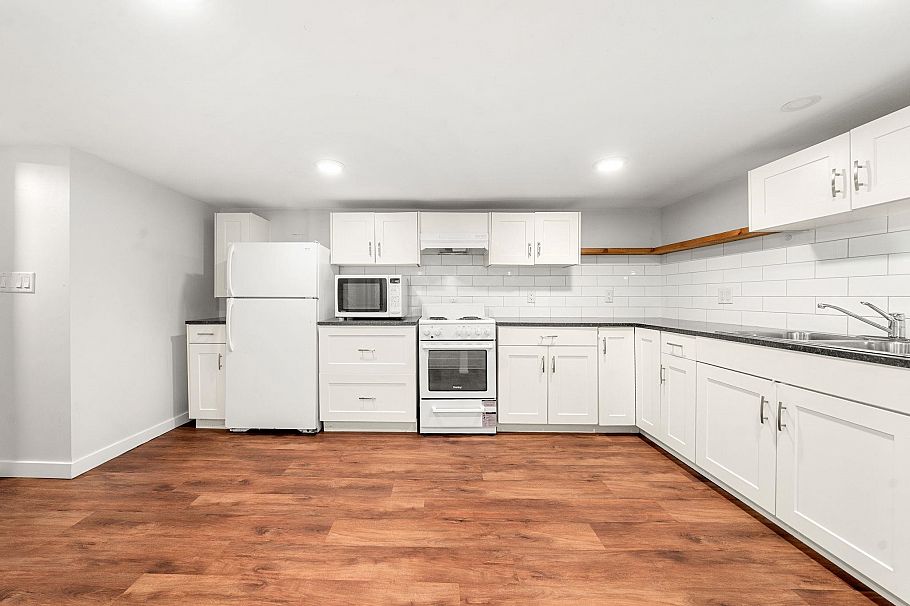 612 E 4th Street North Vancouver, BC - 27