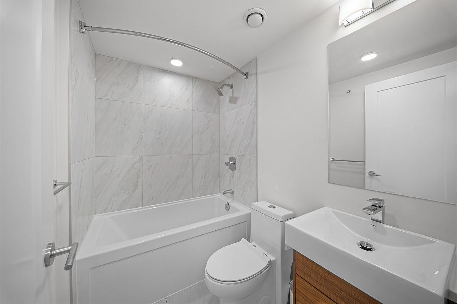28 720 E 3rd Street North Vancouver, BC - 16