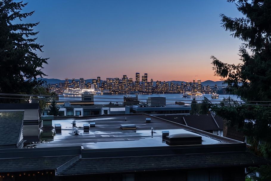 302 211 W 3rd Street North Vancouver, BC - 2