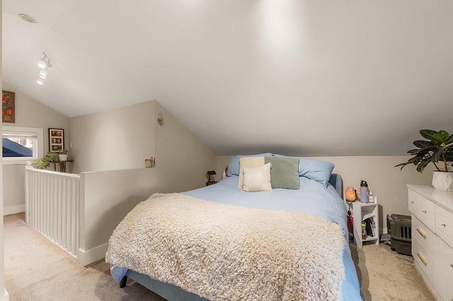 612 E 4th Street North Vancouver, BC - 23