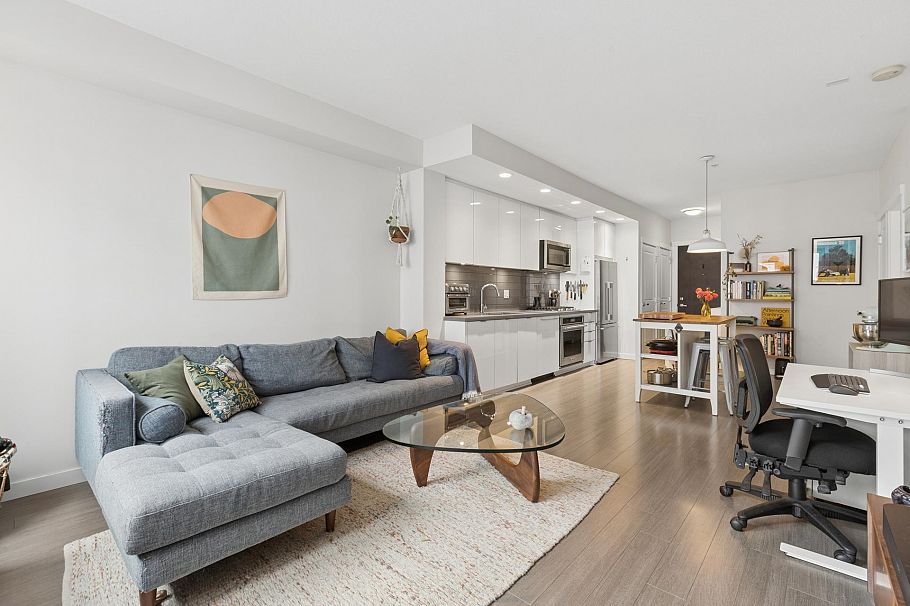 301 277 W 1st Street North Vancouver, BC - 1