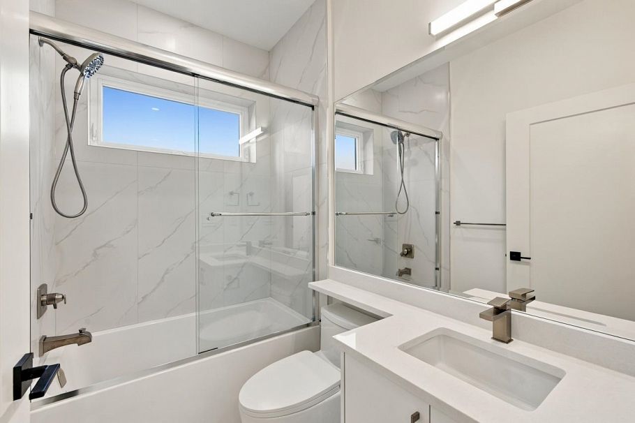 2 3018 E 19th Avenue Vancouver, BC - 19