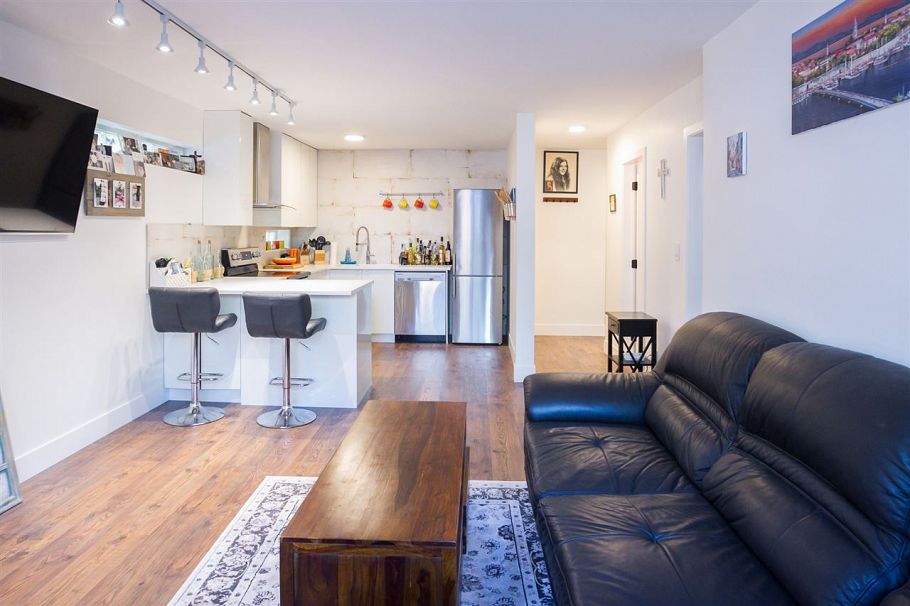 2 3250 W 4th Avenue Vancouver, BC - 1